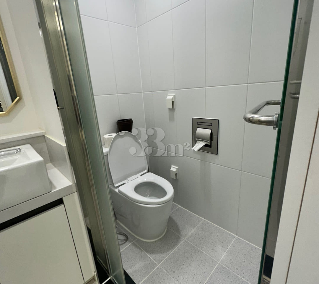 Brand-new two-room unit, parking available. 9th image