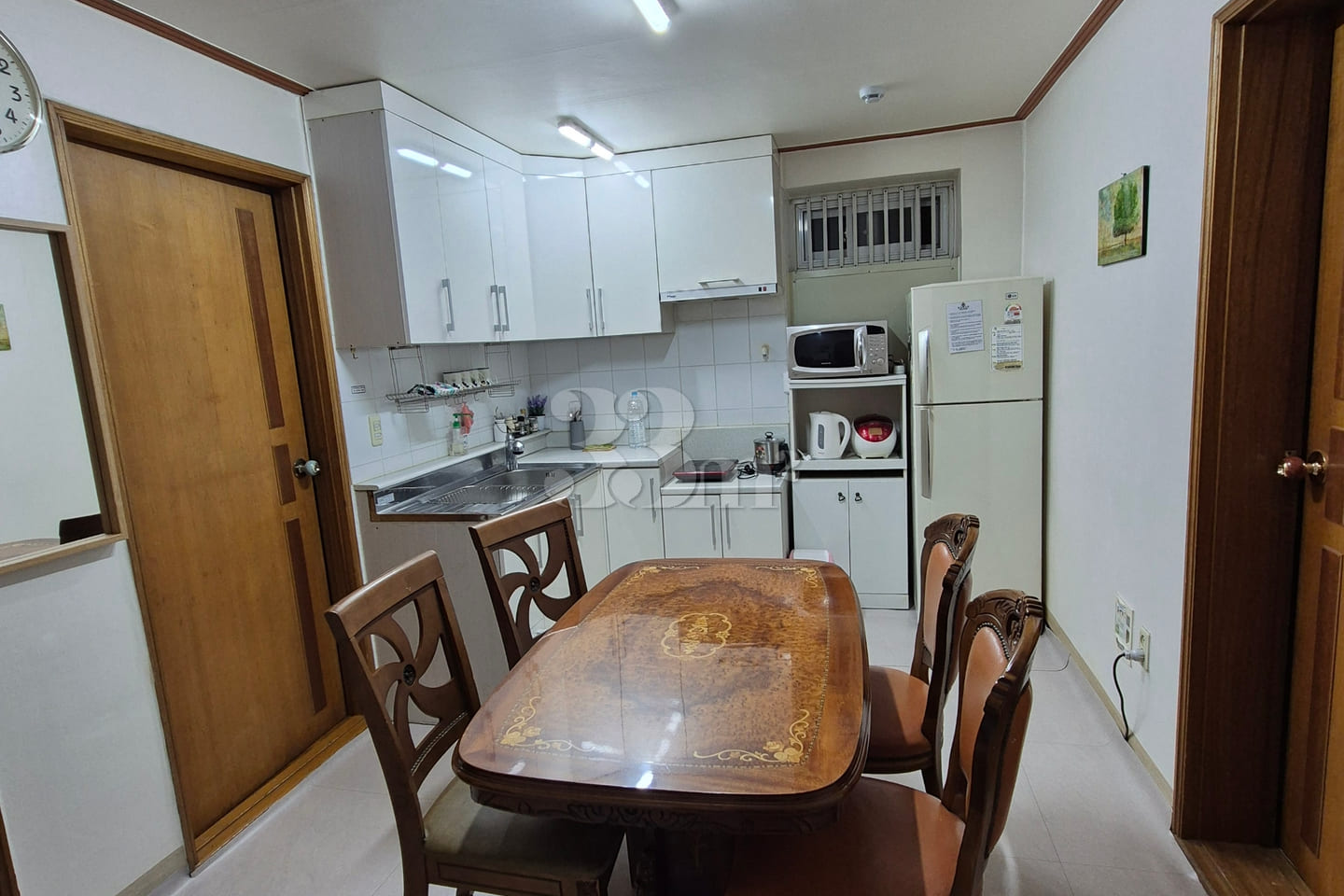 Fully-furnished Two-Room Apartment (4 beds) 3th image