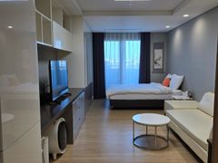 An attractive accommodation with a sea view. 3th image