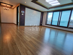 Spacious 3-bedroom, 2-bathroom unit near Yong 1th image