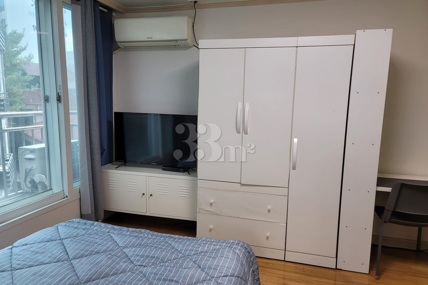 A room spacious enough for two people. 4th image