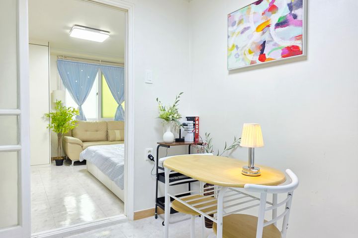 Eonju Station, 1-minute walk, fully furnished 0th image