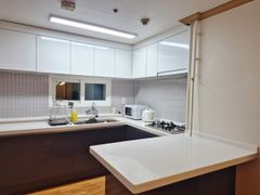 A spacious and comfortable space 6th image