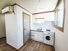 This is a studio apartment near Giheung Stati 2th image