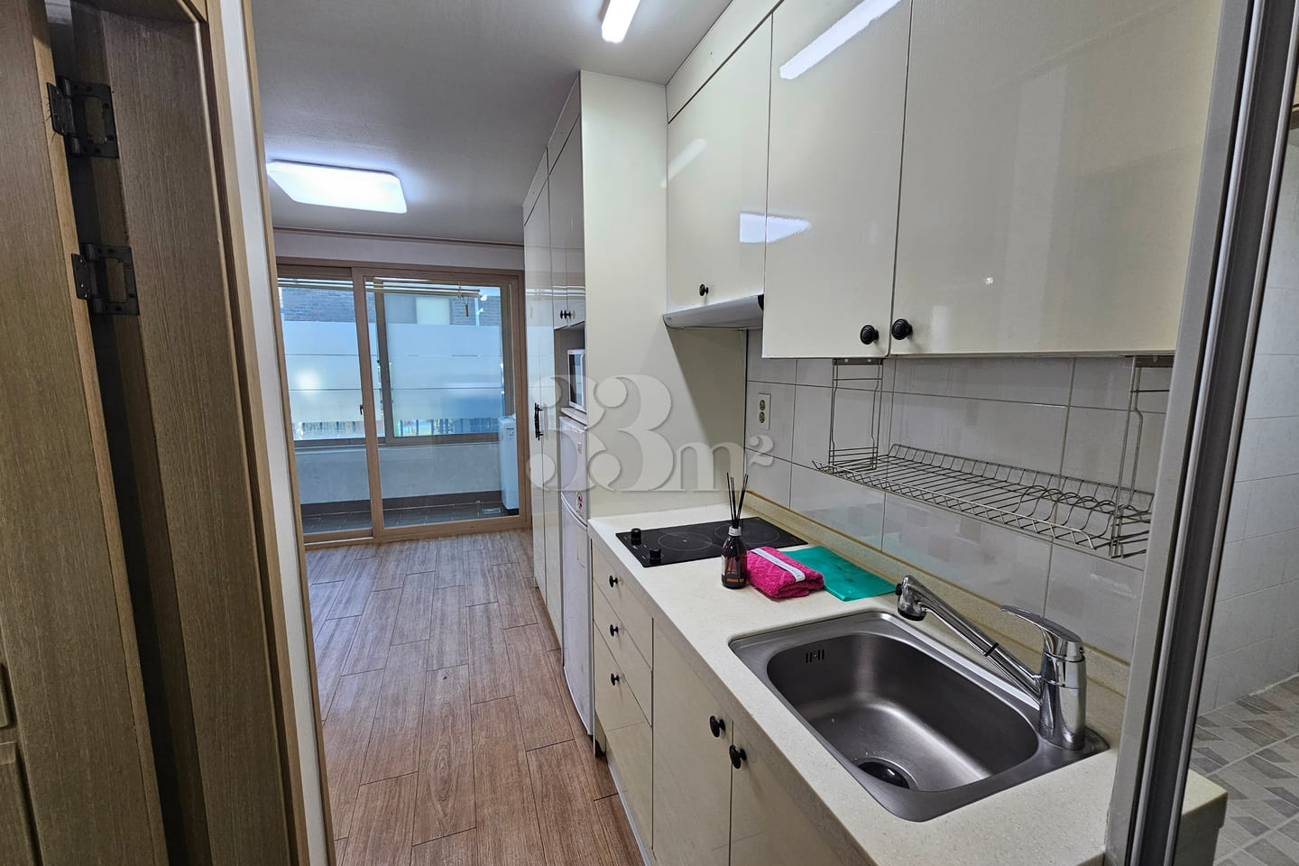 Studio Apartment 403 4th image