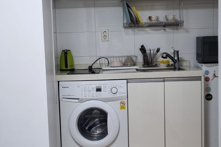 Room 103 6th image