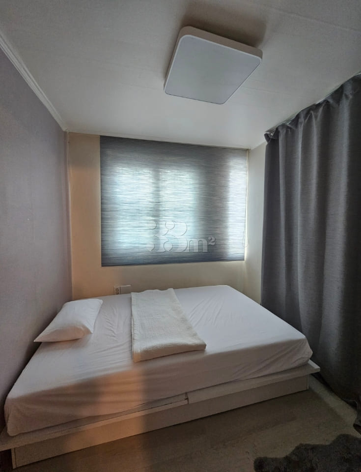 3-bedroom unit, 4th floor, 2-minute walk from 4th image