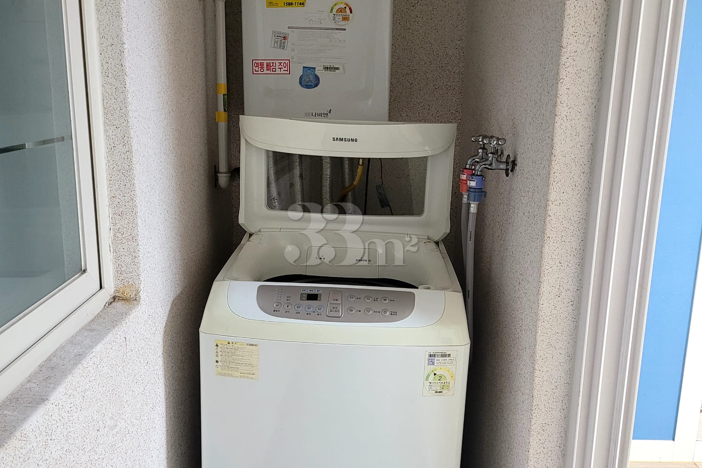 Clean accommodation with convenient transport 9th image
