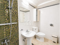 Spacious 12-pyeong room on flat ground in Hye 4th image