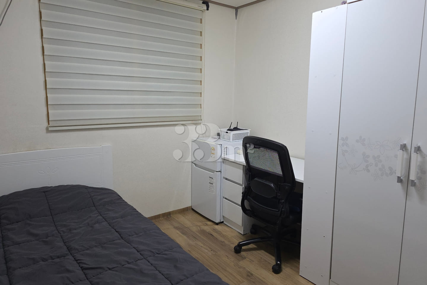 Room 205 9th image