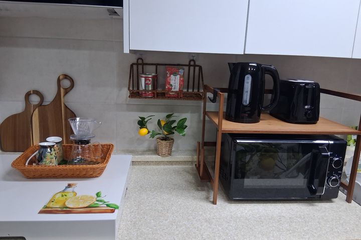 Japanese micro-home with easy parking 10th image