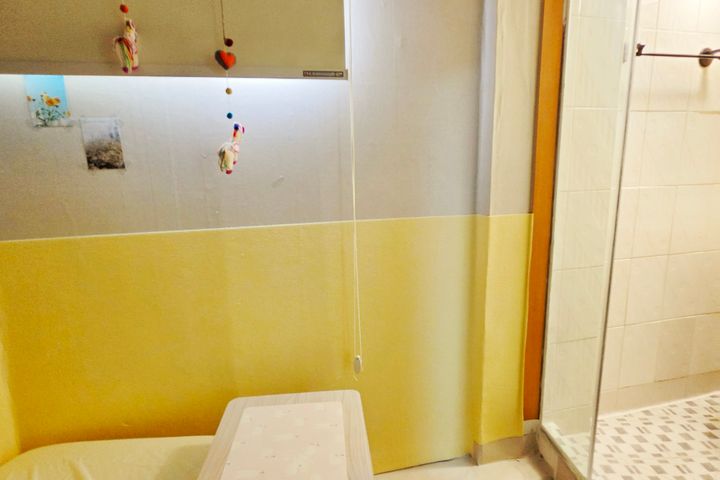 Shower room on the women-only floor 4th image