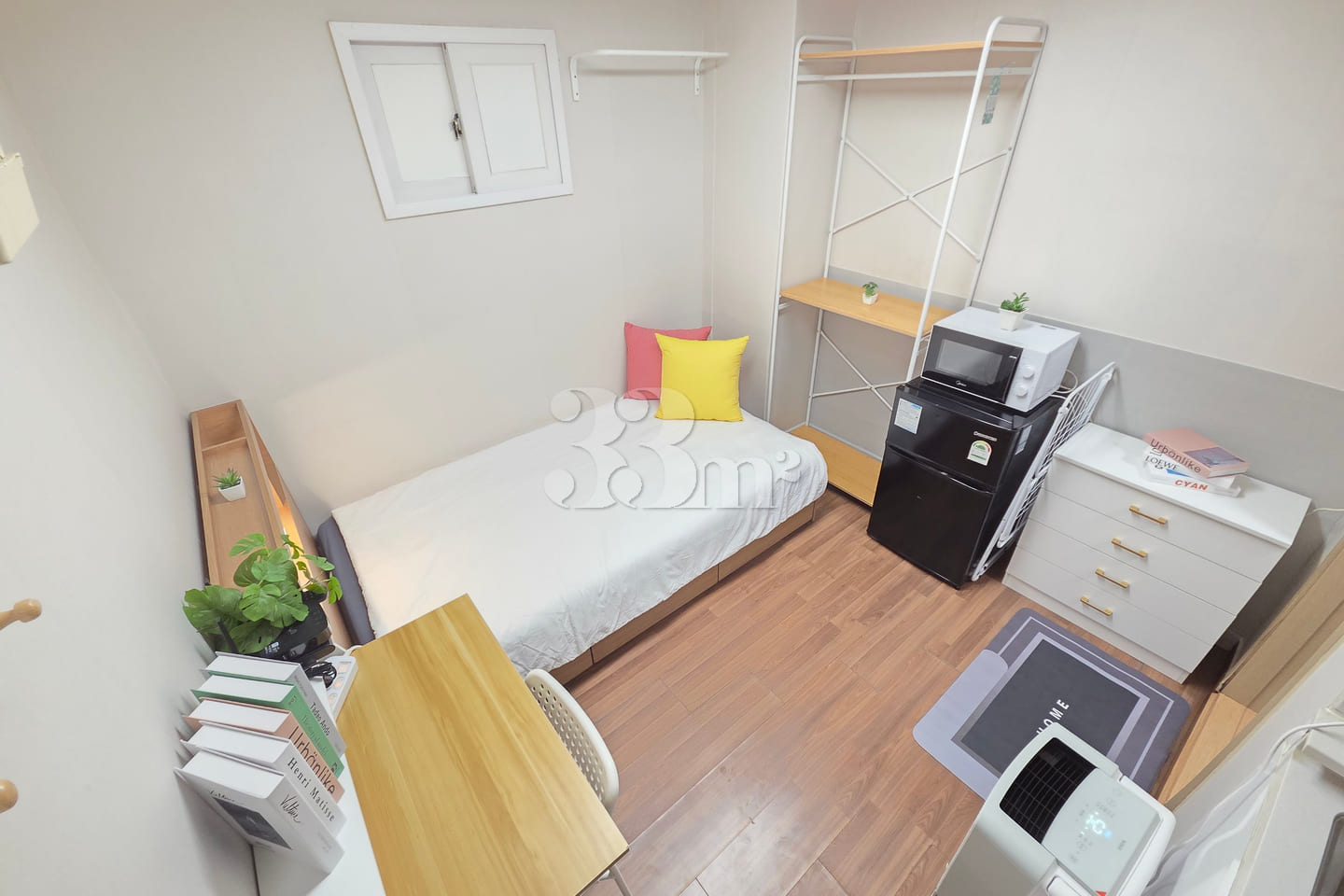 Standard Interior-Facing Room B 3th image
