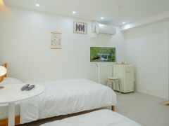 Twin Room in Myeongdong Station Area, Seoul 3th image