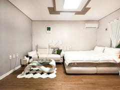 Well-maintained, fully furnished room 🍀 7th image
