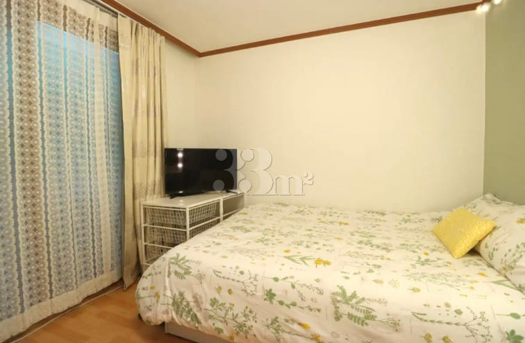 Studio with separate kitchen, 1 minute from S 8th image