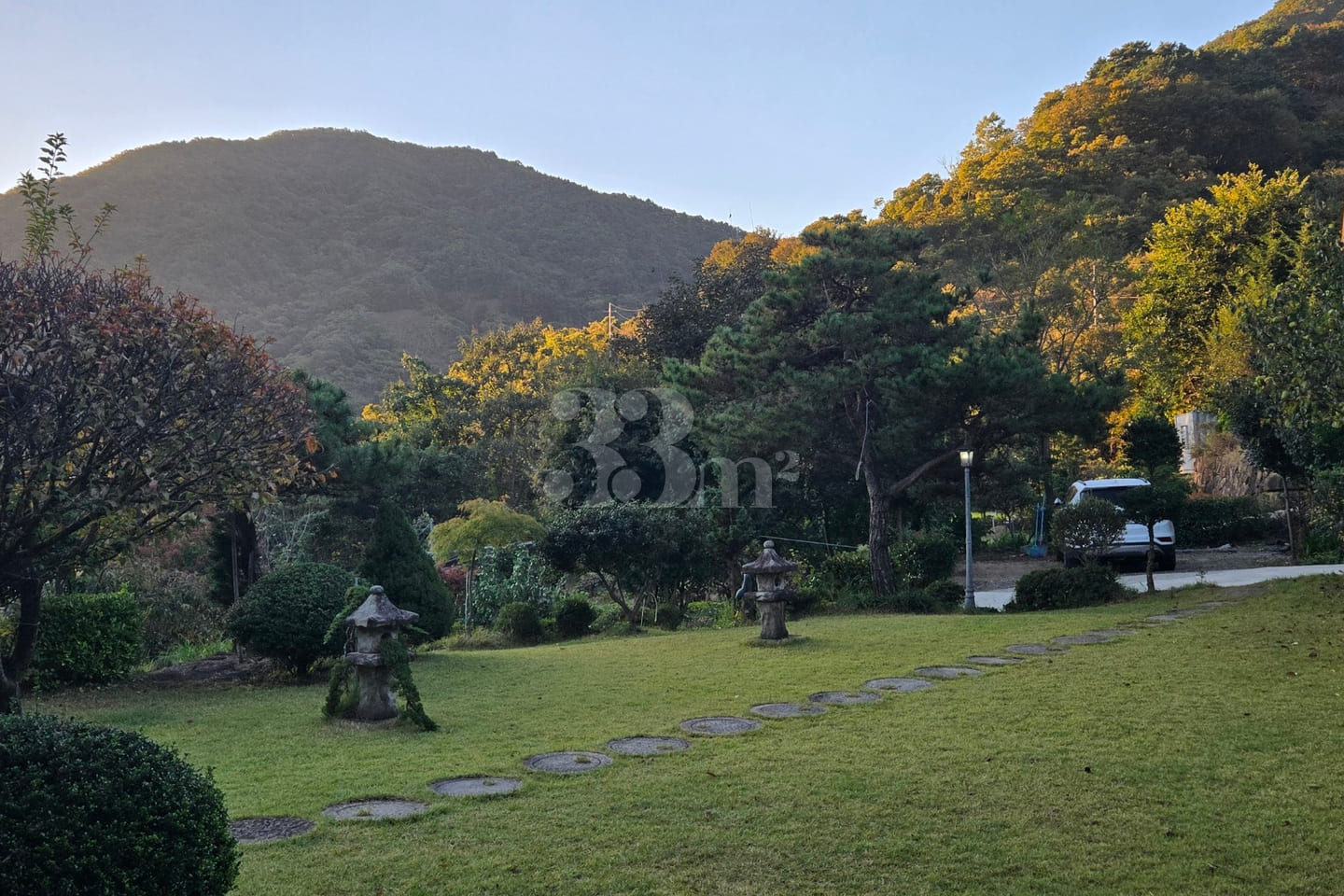 A detached house with a beautiful garden 16th image