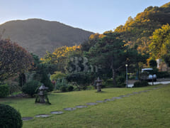 A detached house with a beautiful garden 16th image