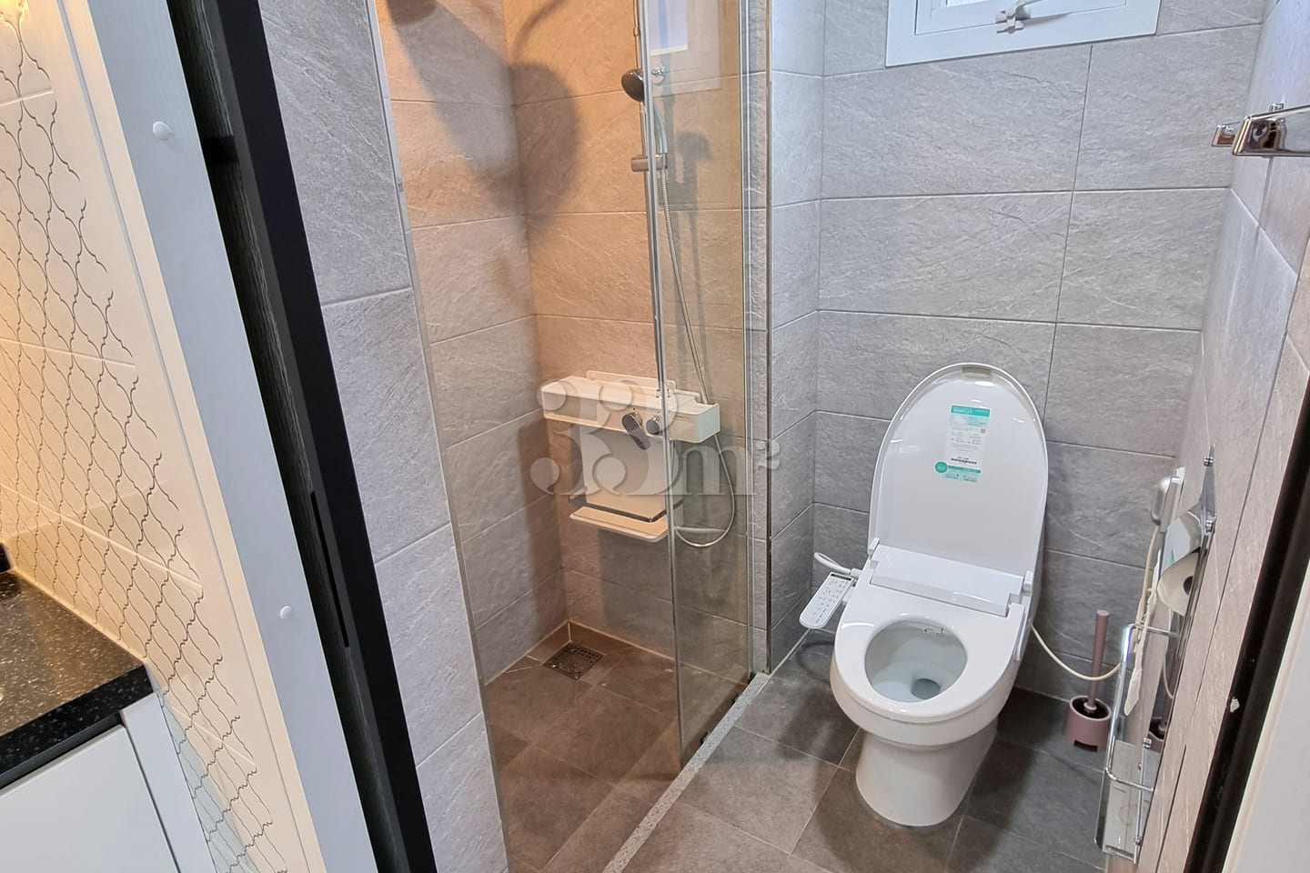 10 mins to airport | Sleeps 6 | 3 bedrooms 9th image