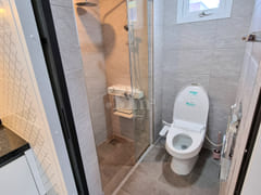 10 mins to airport | Sleeps 6 | 3 bedrooms 9th image