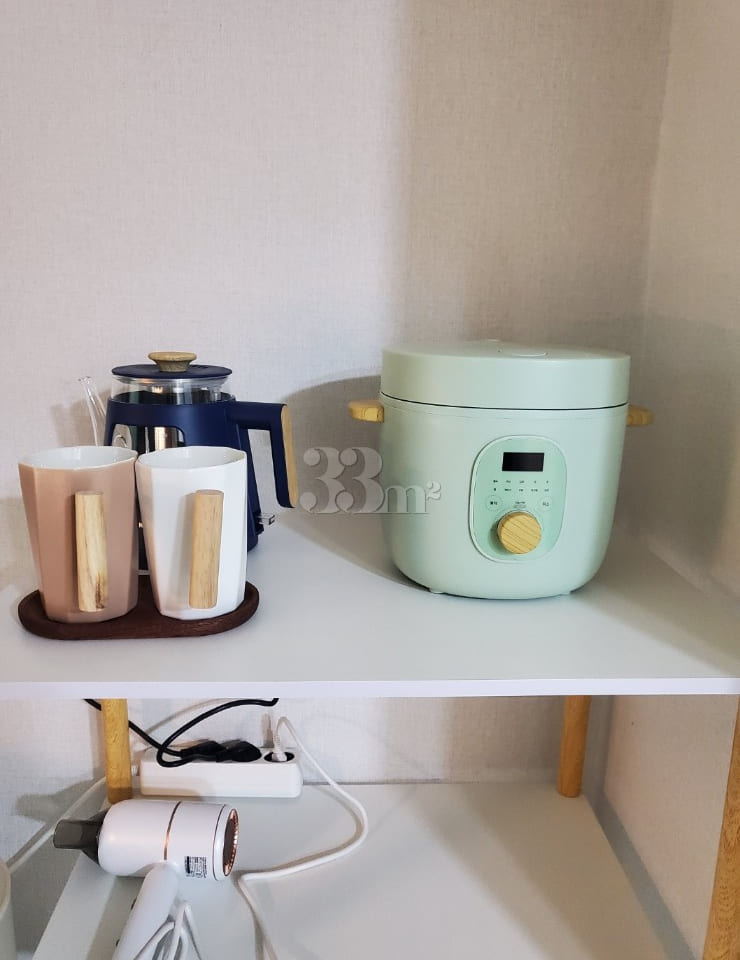 Clean and quiet studio apartment 6th image