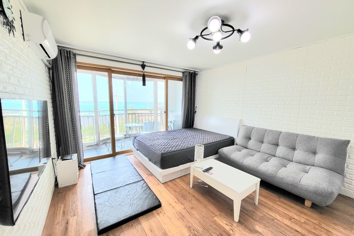 ❤️Right by the sea in Jocheon❤️ 2th image