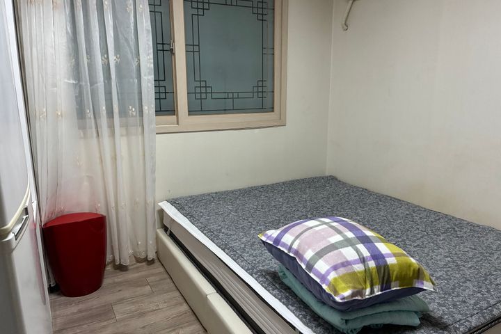 Room with pet and parking access 1th image