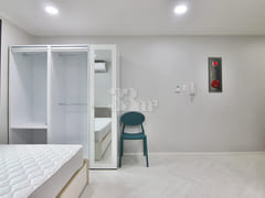 42 Studio Apartment on a Main Road in Hongdae 5th image