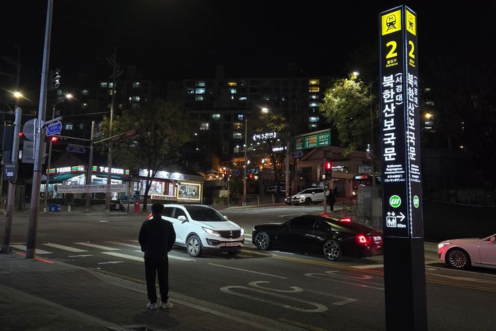 Parking available / 1-minute walk from the st 11th image