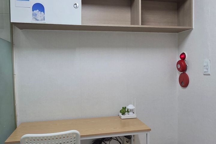 Affordable room with a private shower ๐ฐ 4th image