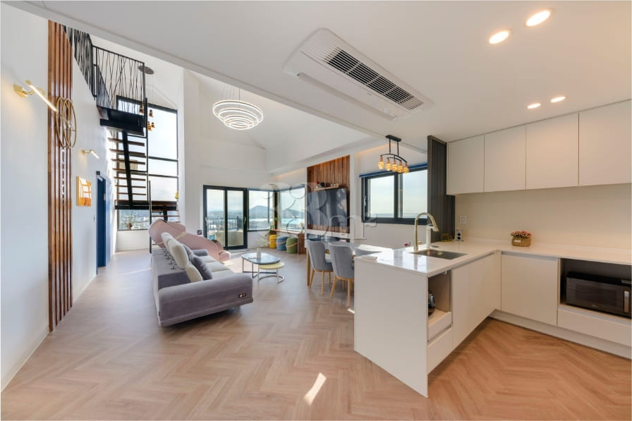 Fantastic Ocean View Luxury Home 7th image