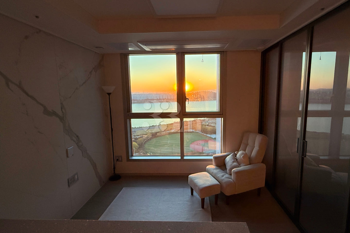 Newly built two-room apartment with Han River 1th image