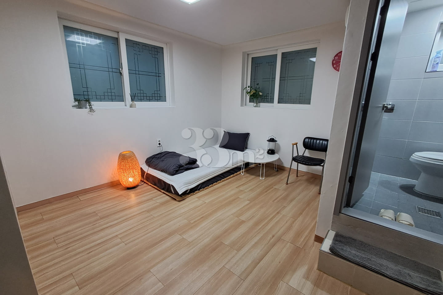 Spacious and clean room 3th image