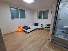 Spacious and clean room 3th image