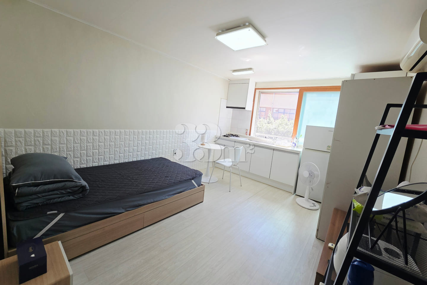 Studio with convenient parking 🏡 Unit 403 0th image