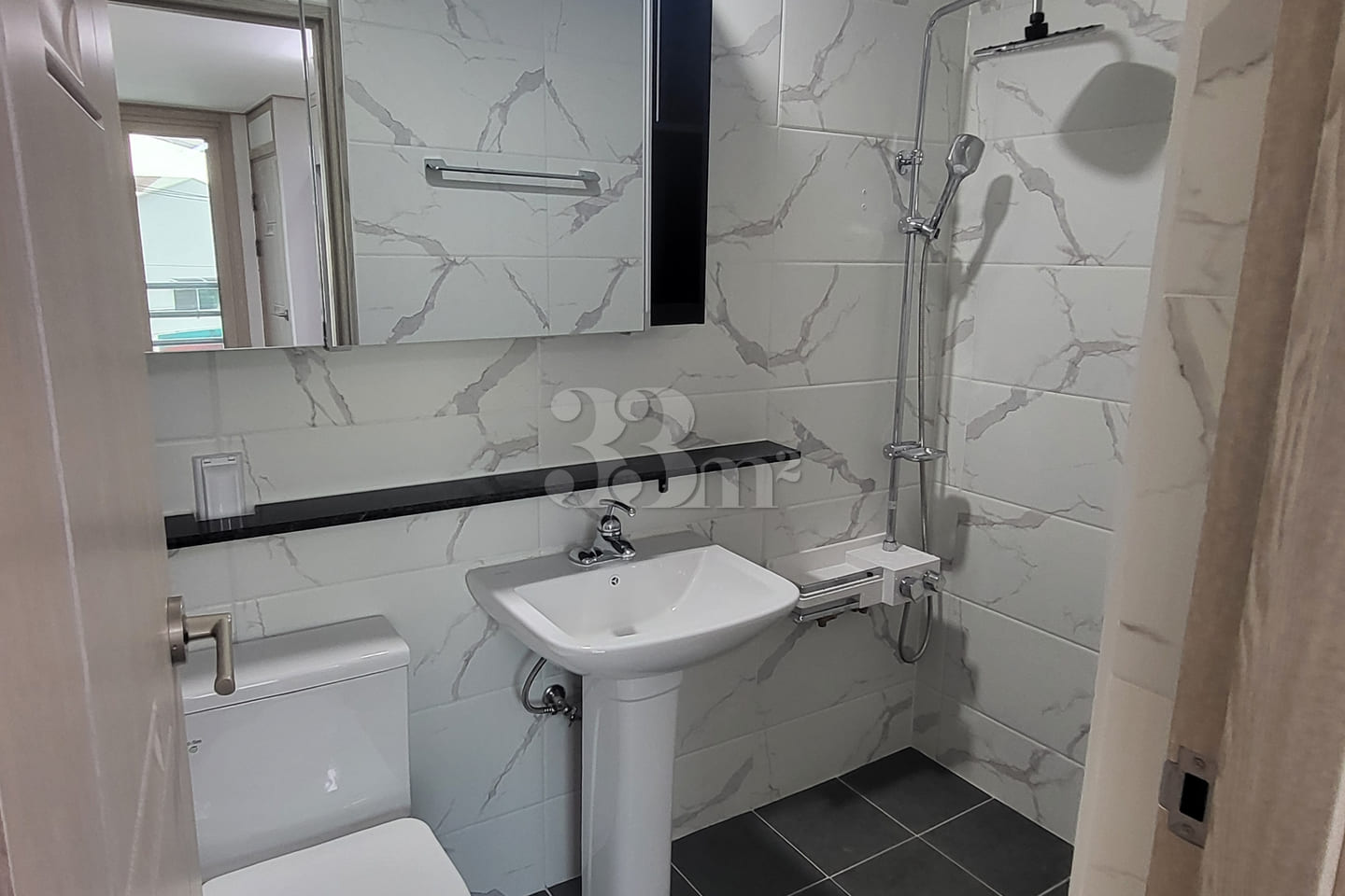 Newly built 2-room unit with a great view (Ty 9th image