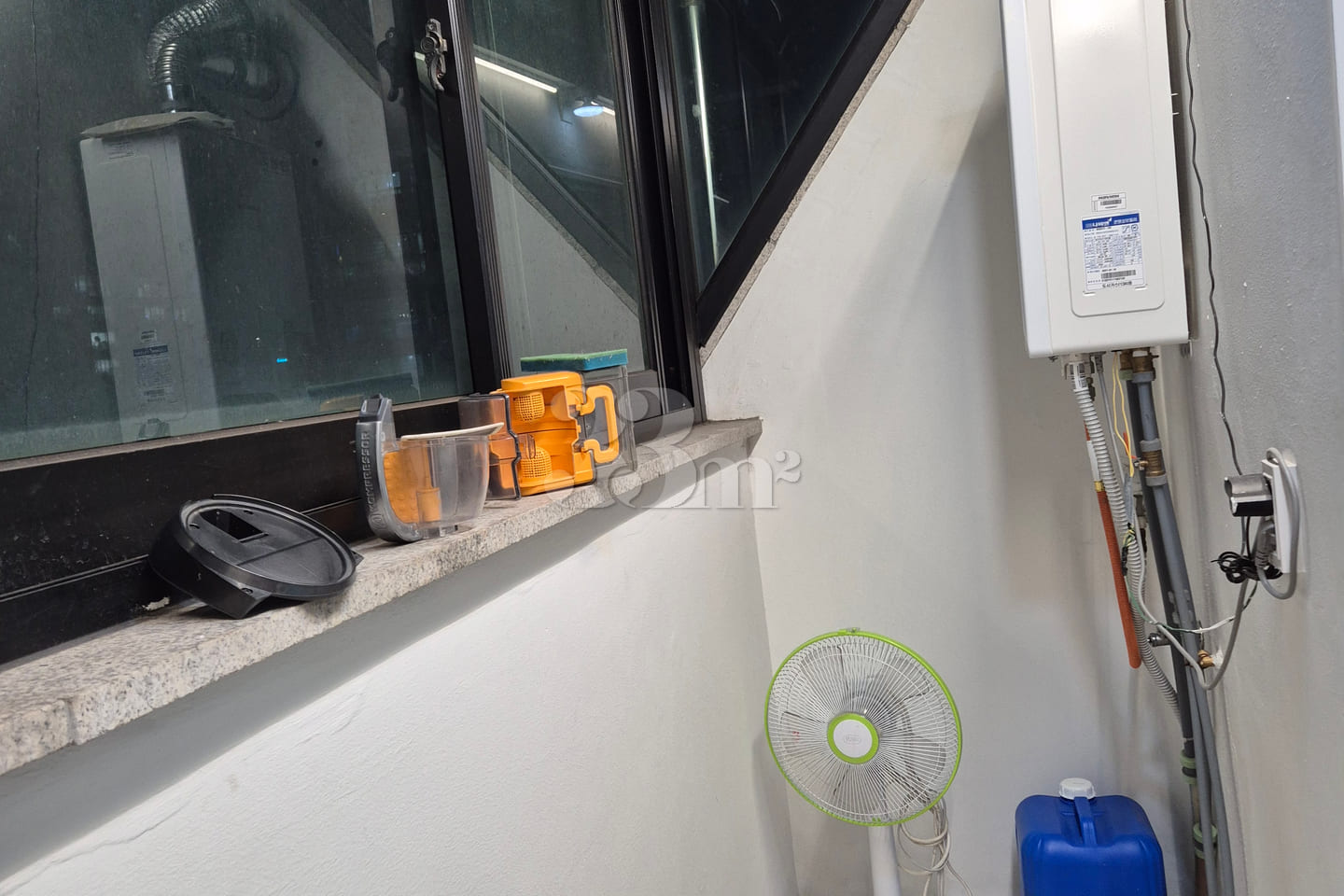 Pet-friendly, ceiling fan, queen-size bed, dr 15th image