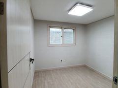 Clean and conveniently located (302) 4th image