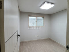 Clean and conveniently located (302) 4th image