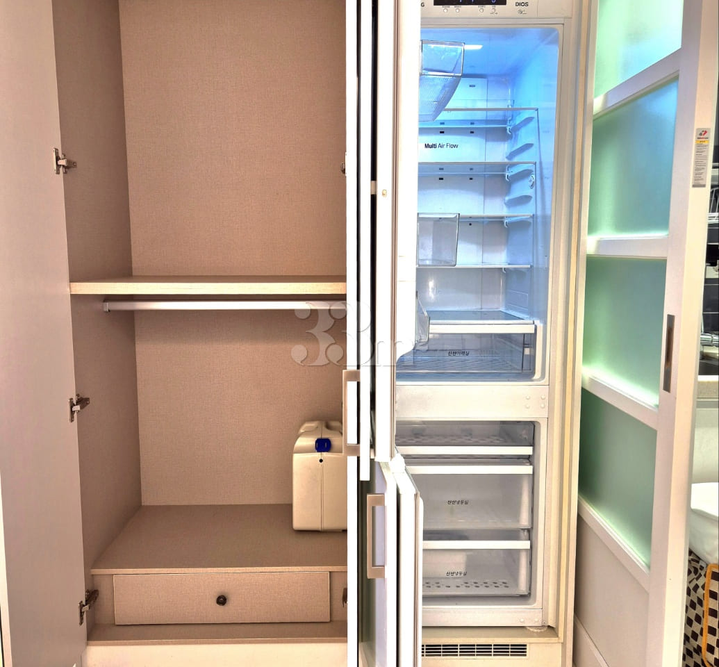 ❤️ Sunny, newly built unit with windows on tw 5th image