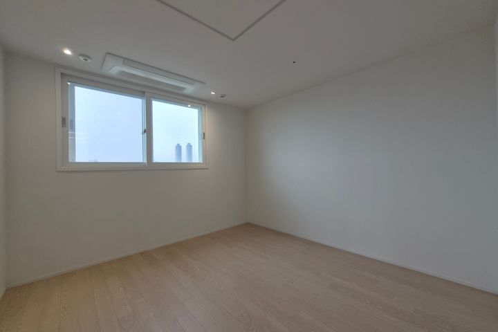Newly built apartment within walking distance 6th image