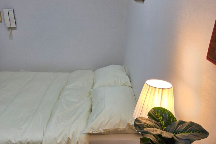 A cozy room with plenty of sunshine. 5th image