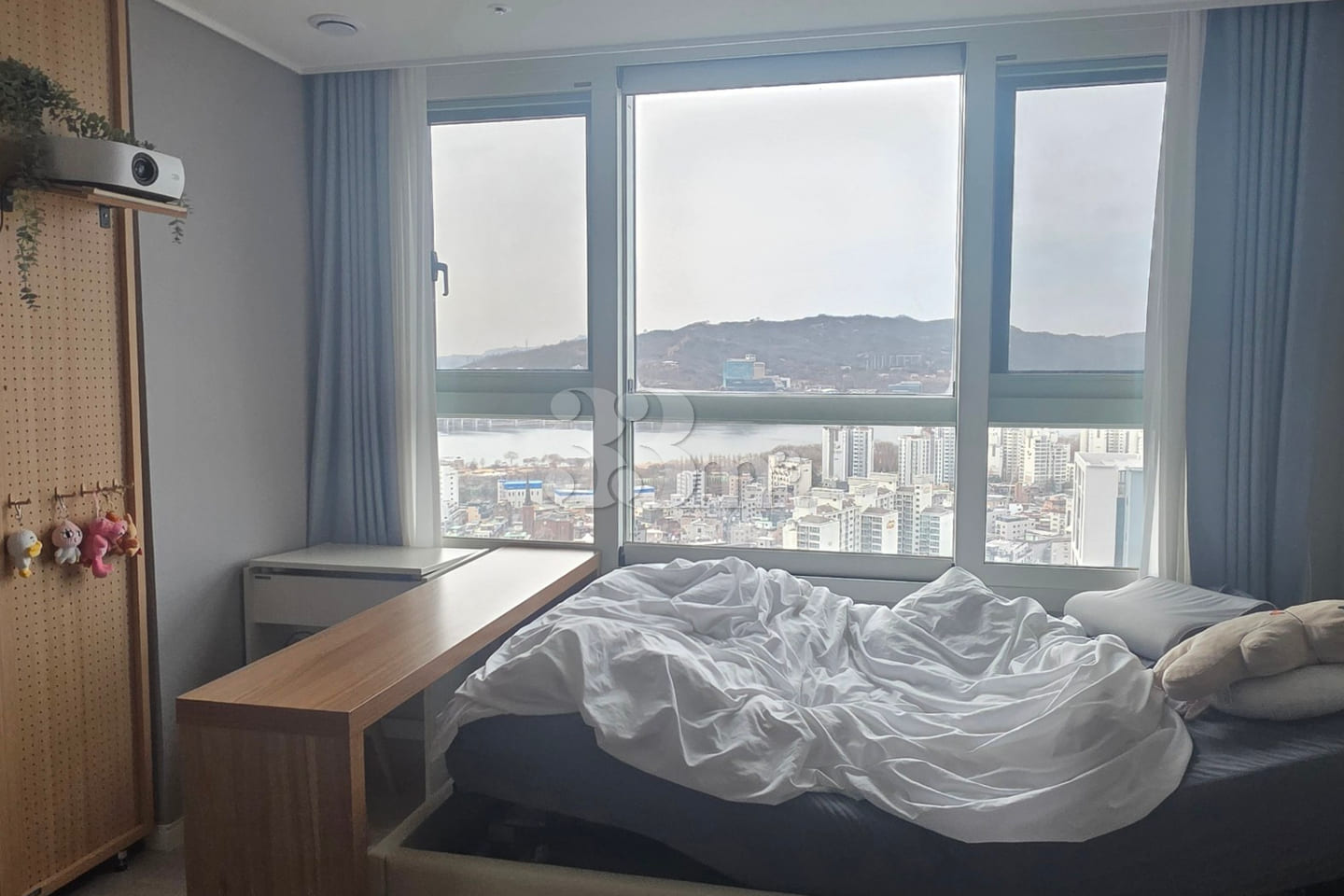 Accommodations with a great view of the Han R 12th image