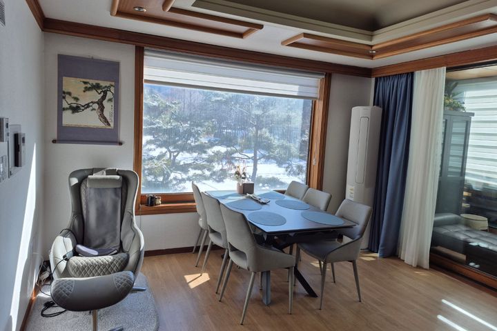 Spacious 3-bedroom villa with mountain views 1th image