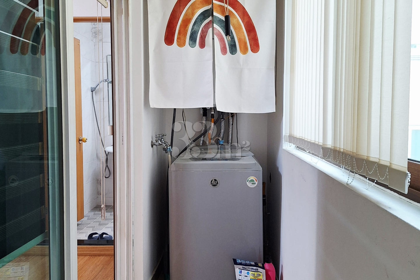 🌈 Studio apartment in a 3-story building in  8th image