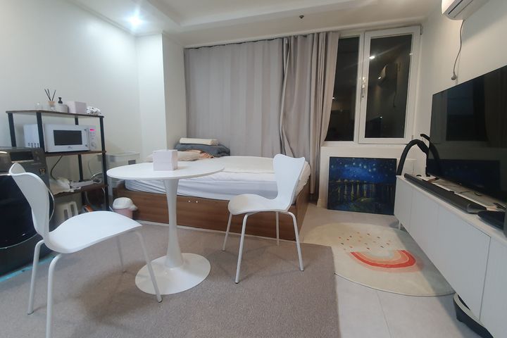 Special Price: Top-floor unit near Lotte Depa 3th image
