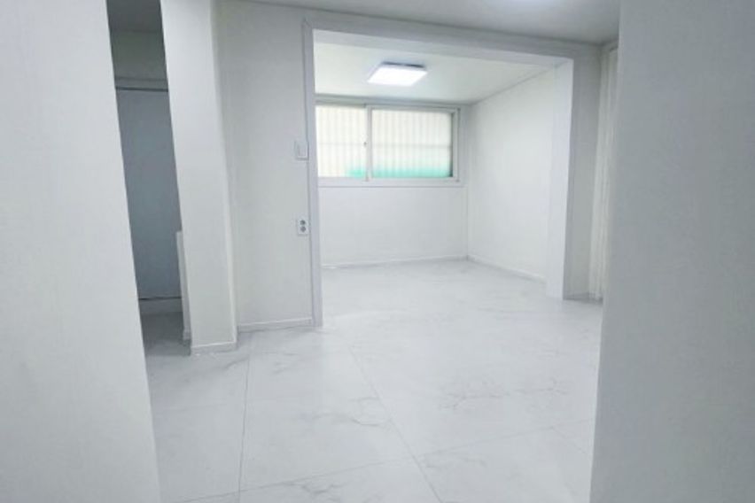 Two-room apartment near the subway station, i 2th image