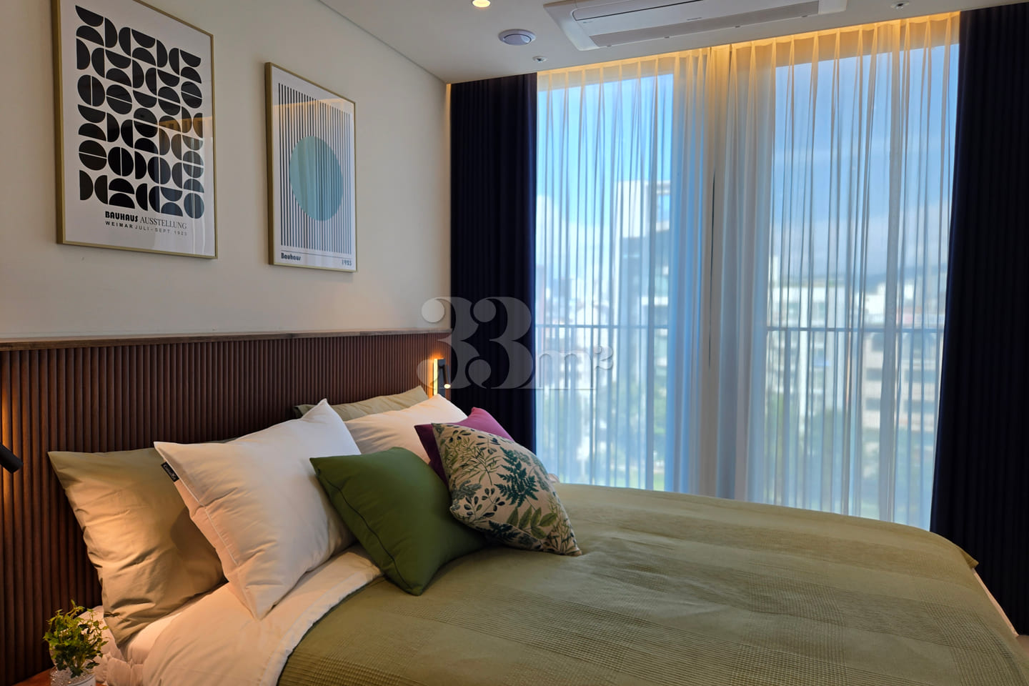 High-end hotel-style suite 5th image