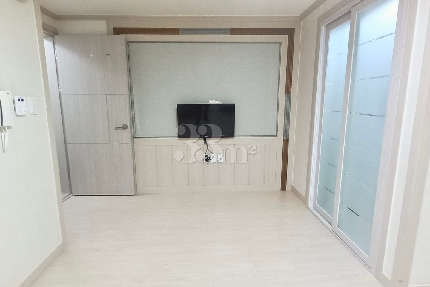 Sunny and Clean Studio Apartment 1th image