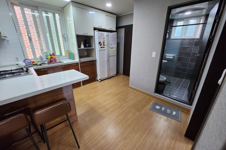 Two-room apartment with a private rooftop nea 4th image